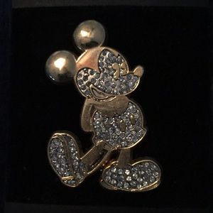 Gold tone Disney pin , Mickey with clear stones